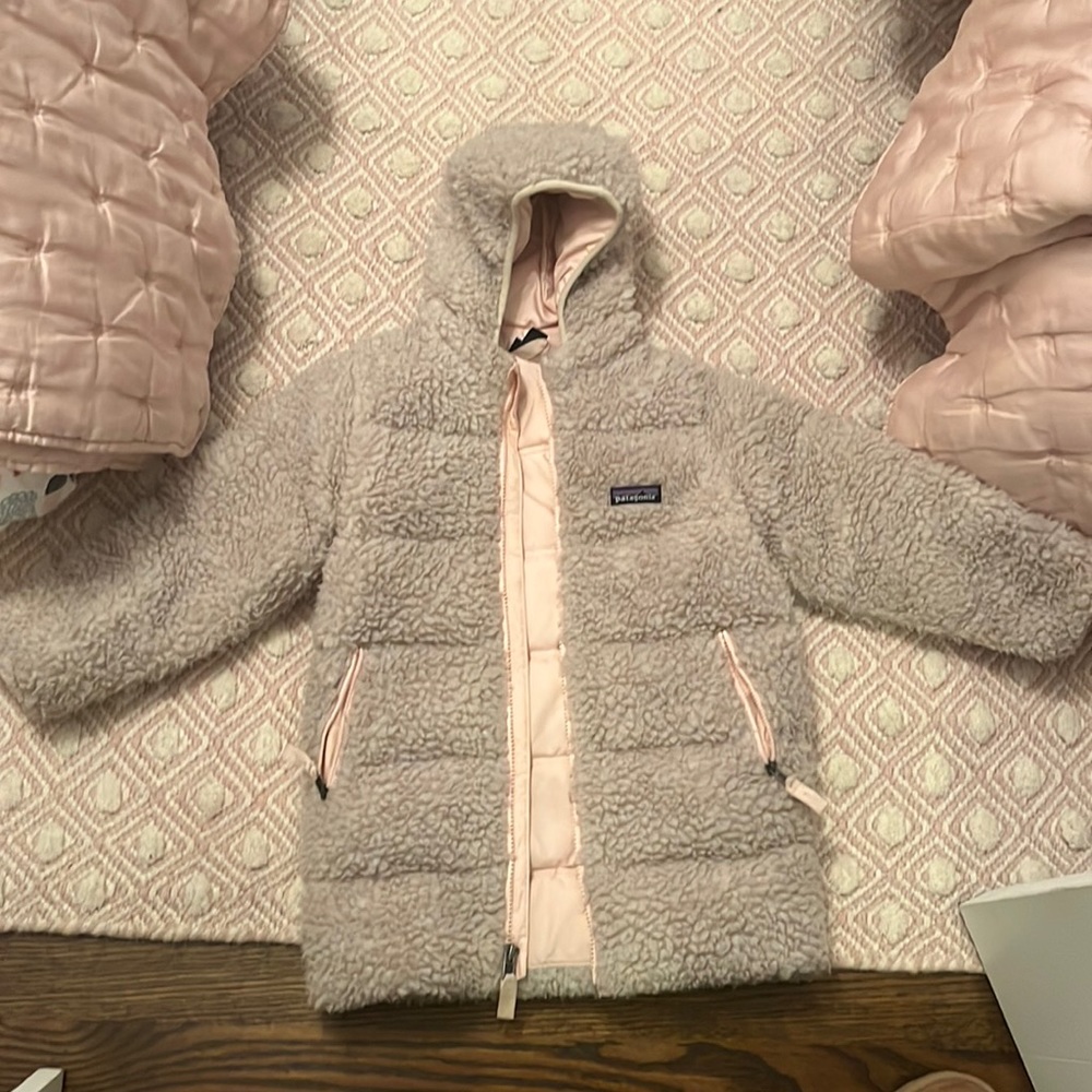 2 Patagonia tan fluffy Recycled Hi-Loft Parkas